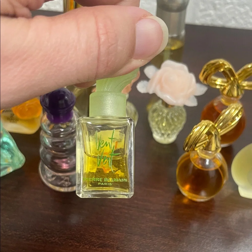 Assorted Mini Perfume Bottles‎ Collection - Picture 8 of 10